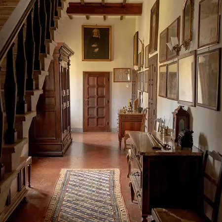 Castello Del Calcione Hotel *