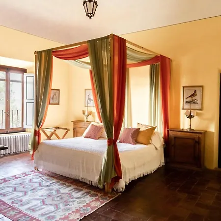 Castello Del Calcione Hotel *