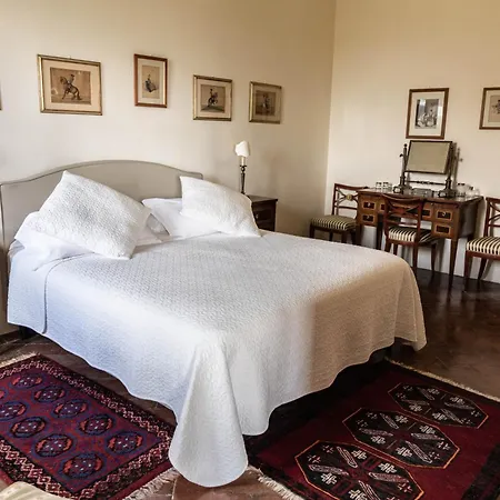 Castello Hotel Lucignano